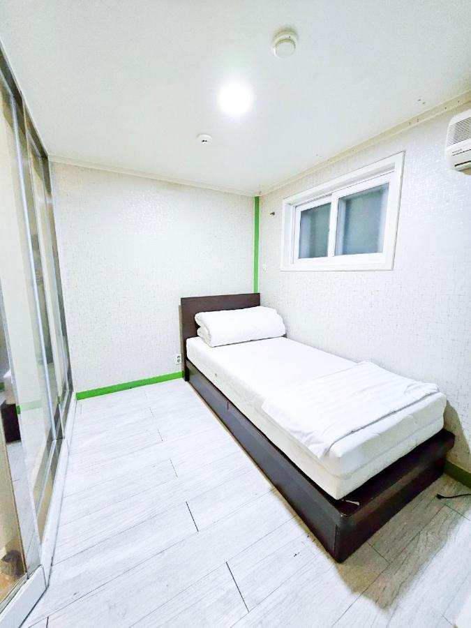 Travelers A Korea Hostel Seoul Bagian luar foto