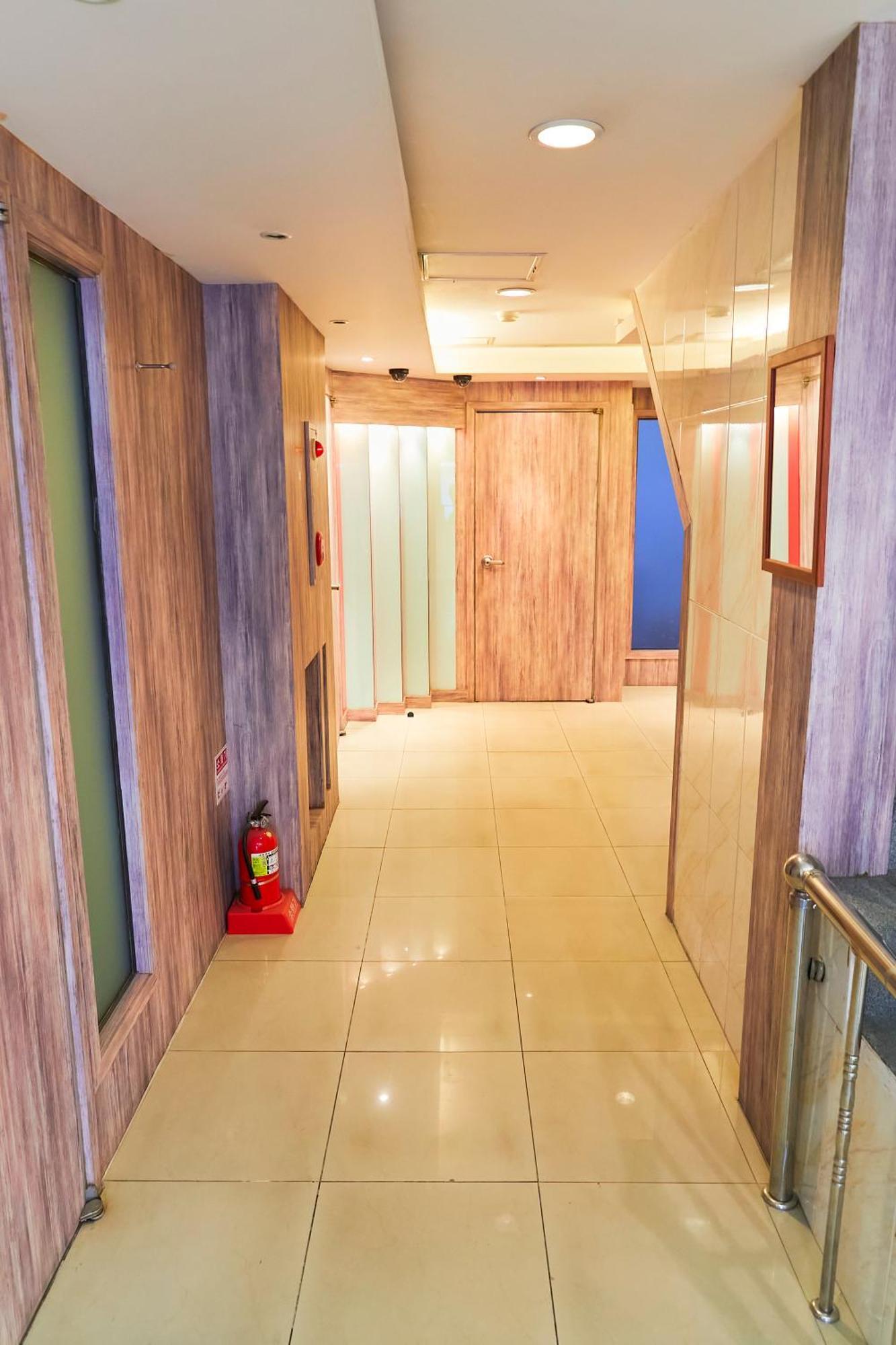 Travelers A Korea Hostel Seoul Bagian luar foto