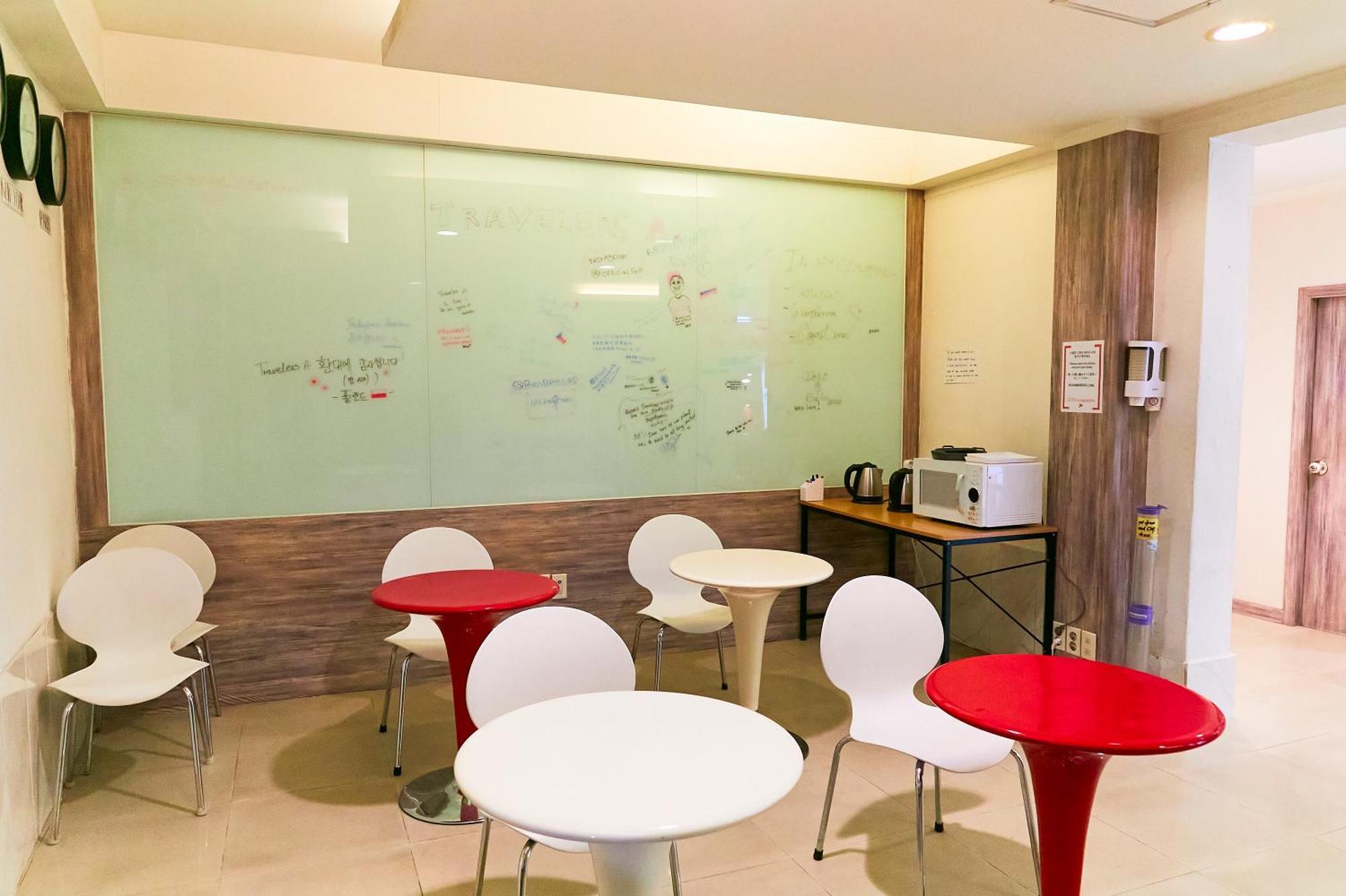 Travelers A Korea Hostel Seoul Bagian luar foto