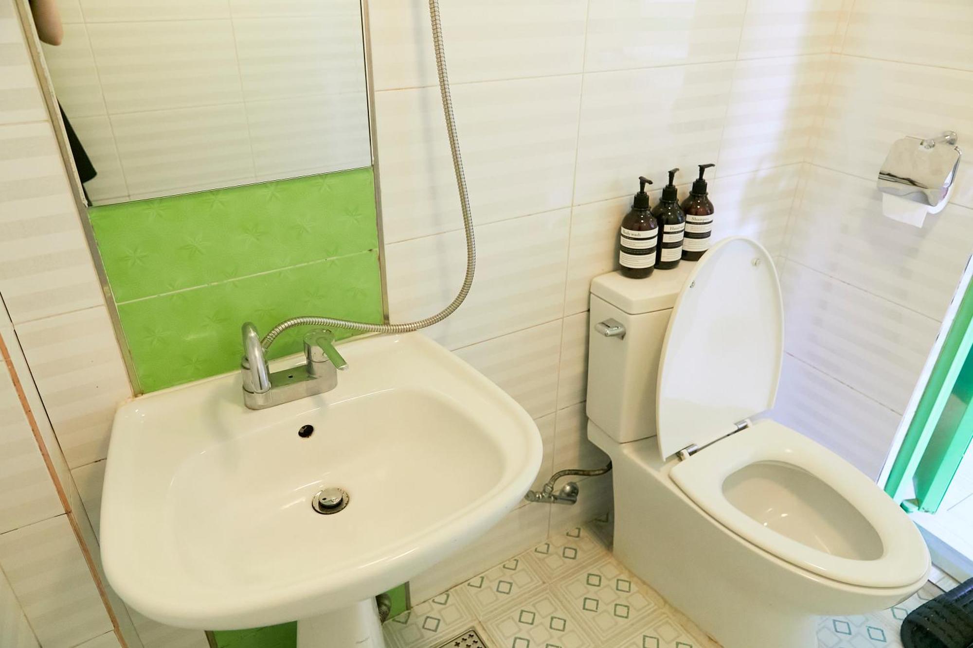 Travelers A Korea Hostel Seoul Bagian luar foto